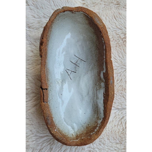 Red clay with white glaze pottery face - Picture 10 of 16